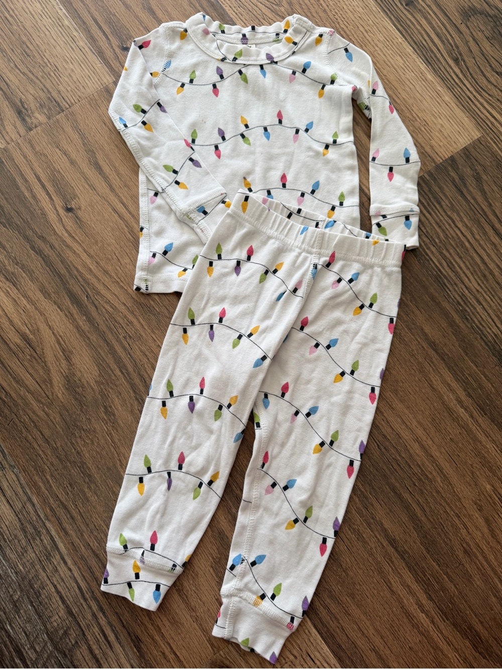 Monica & Andy Organic Cotton Kids White Pajama Set with Colorful Christmas Light